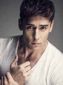 朱利安姜 肩膀王子 Julien Kang 줄리엔 강