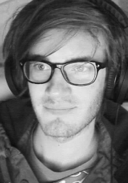 费利克斯·谢尔贝里 Felix Kjellberg 费利克斯·阿尔维德·乌尔夫·谢尔贝里 皮尤迪派 Felix Arvid Ulf Kjellberg Pewdiepie Pewds