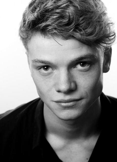 汤姆·里斯哈里斯 Tom Rhys Harries 