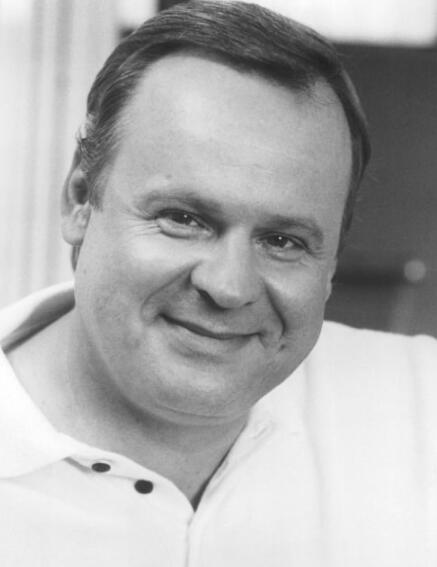 乔治·杜兹达扎 George Dzundza 