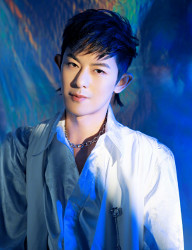 庄濠全 敖犬 黄金左脸 Owodog Zhuang