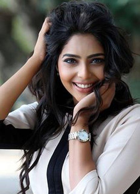 艾西瓦娅·莱克希米 Aishwarya Lekshmi 