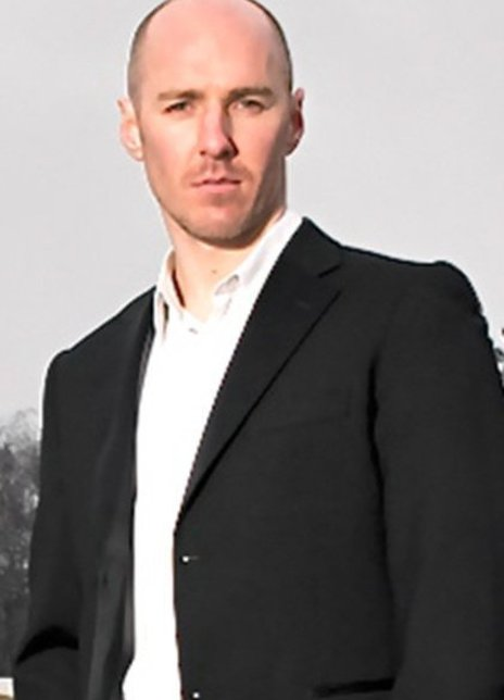 詹姆斯·恩布里 James Embree 