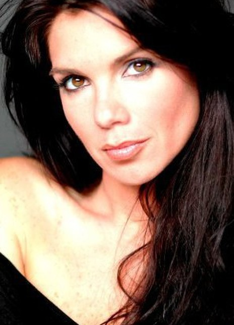 苔丝·圣地亚哥 Tessie Santiago Tessie Marie Santiago