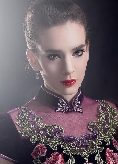 唐伯虎 Annie Lowdermilk  安妮·洛德米尔克 