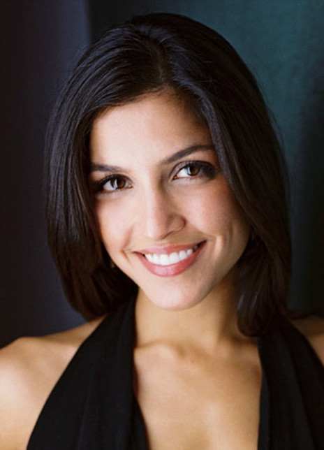 纳齐恩·康特拉科特 Nazneen Contractor 