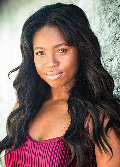 劳拉·延加 Laura Yenga 