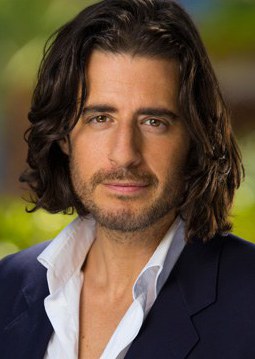 乔纳森·鲁米 Jonathan Roumie 