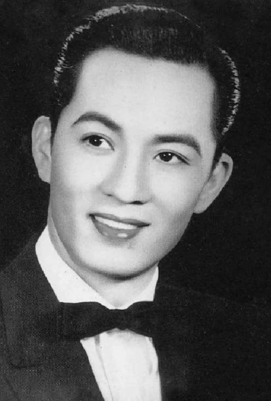 何非凡 何康棋 何贺年 