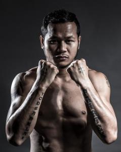 雅桑克莱 Yodsanklai Fairtex 英雄 电脑魔术师 ยอดแสนไกล แฟร์เท๊กซ