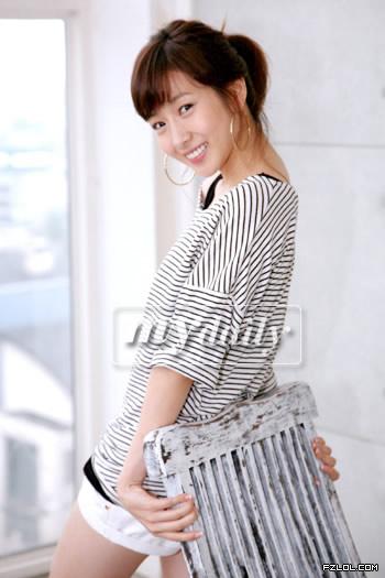 李贤智 李贤京 이현지  Hyeon-ji Lee