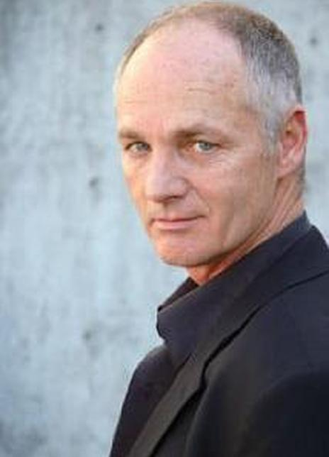 J·道格拉斯·斯图瓦特 J. Douglas Stewart 