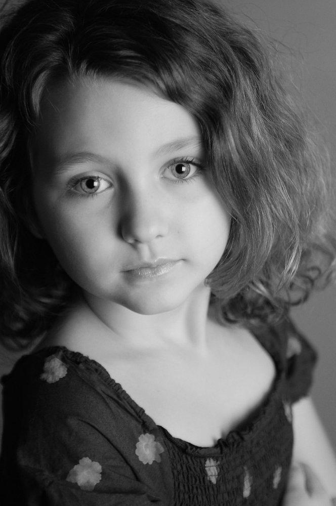 莱拉·德·梅扎 Leilah de Meza 莱拉·德·梅扎 Leilah de Meza