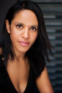 萨拉·兹万戈巴尼 Sara Zwangobani 