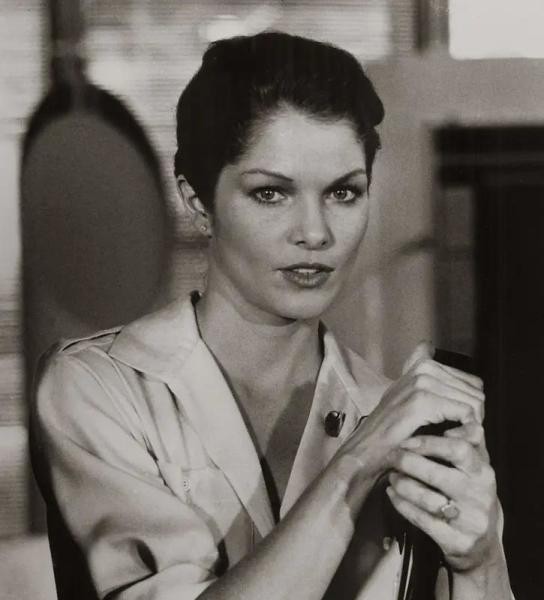 洛伊丝·奇利斯 Lois Chiles 