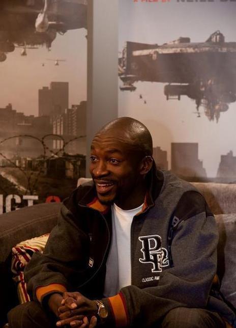 尤金·孔巴尼瓦 Eugene Khumbanyiwa 