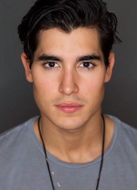 亨利·扎格 Henry Zaga 