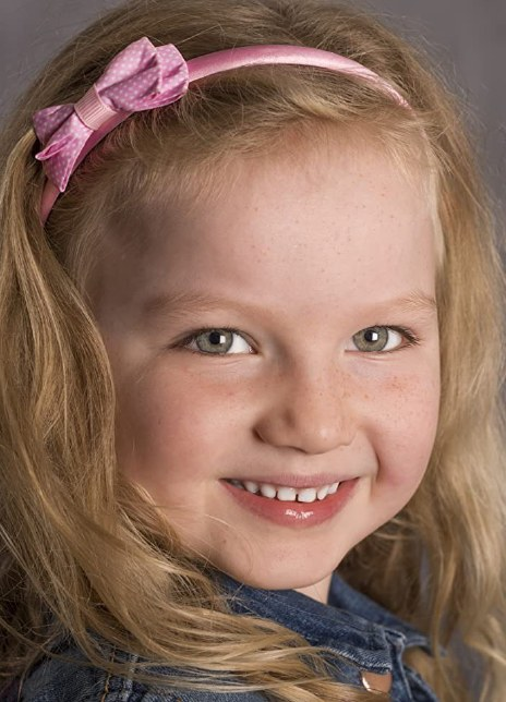 茉莉·麦克凯恩 Molly McCann 