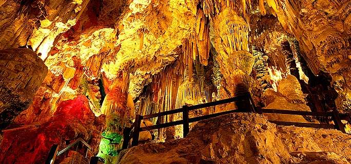 圣迈克尔岩洞 St. Michael's Cave