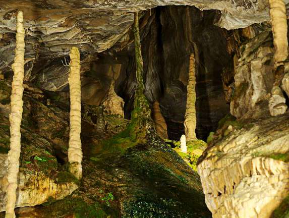 贝尔多斯石钟乳石洞 St. Beatus Caves