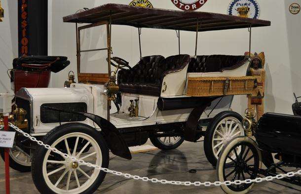 图珀洛汽车博物馆 Tupelo Automobile Museum