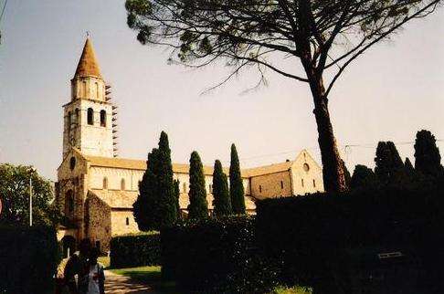 阿奎拉古迹区及长方形主教教堂 Archaeological Area and the Patriarchal Basilica of Aquileia