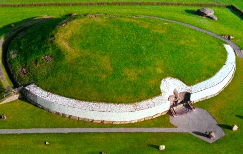 纽格莱奇墓 Newgrange
