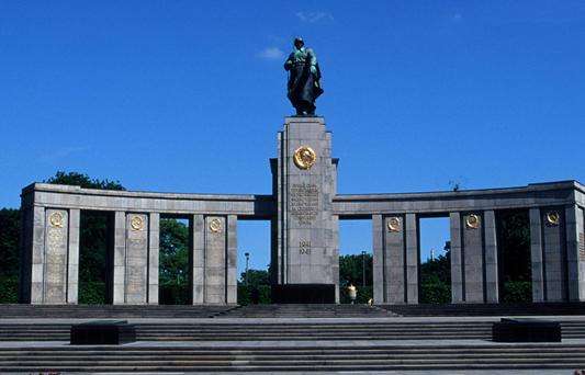 苏维埃战争纪念碑蒂尔加藤 Soviet War Memorial Tiergarten