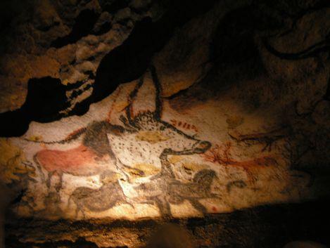 韦泽尔峡谷洞穴群与史前遗迹 Prehistoric Sites and Decorated Caves of the Vézère Valley