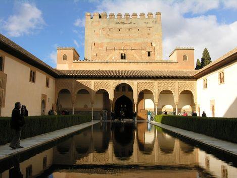 格拉纳达的艾勒汉蔔拉赫内拉利费和阿尔巴济 Alhambra Generalife and Albayzín Granada