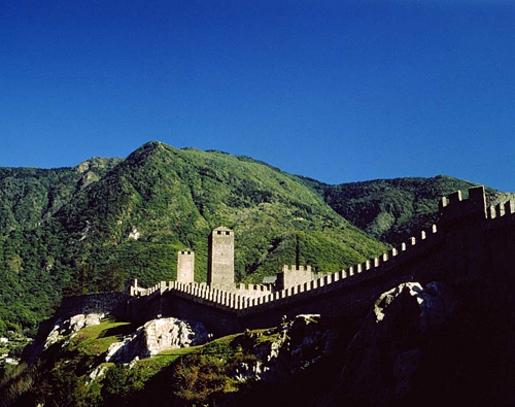 贝林佐纳三座要塞及防卫墙和集镇 Three CastlesDefensive Wall and Ramparts of the Market-Town of Bellinzona
