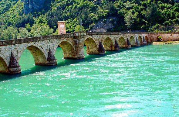 迈赫迈德巴什索柯洛维奇的古桥 Mehmed Pasa Sokolovic Bridge in Visegrad