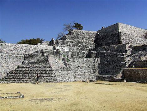 霍齐卡尔科的历史纪念区 The Archaeological Monuments Zone of Xochicalco