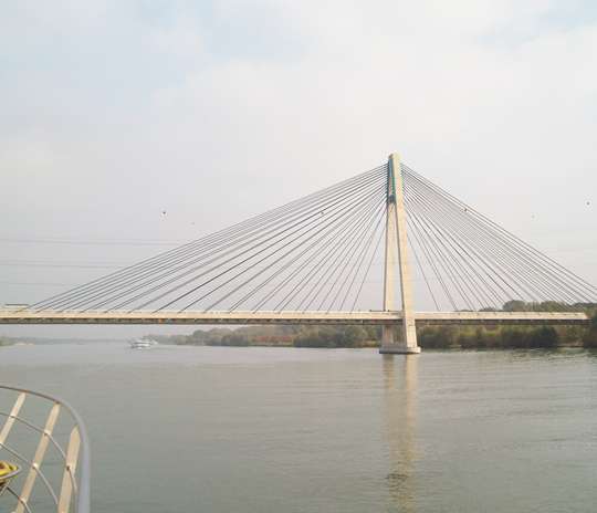 多瑙河大桥 Danube Bridge