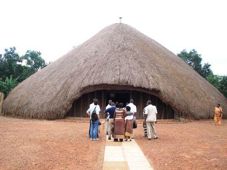 巴干达国王们的卡苏比陵 Tombs of Buganda Kings at Kasubi