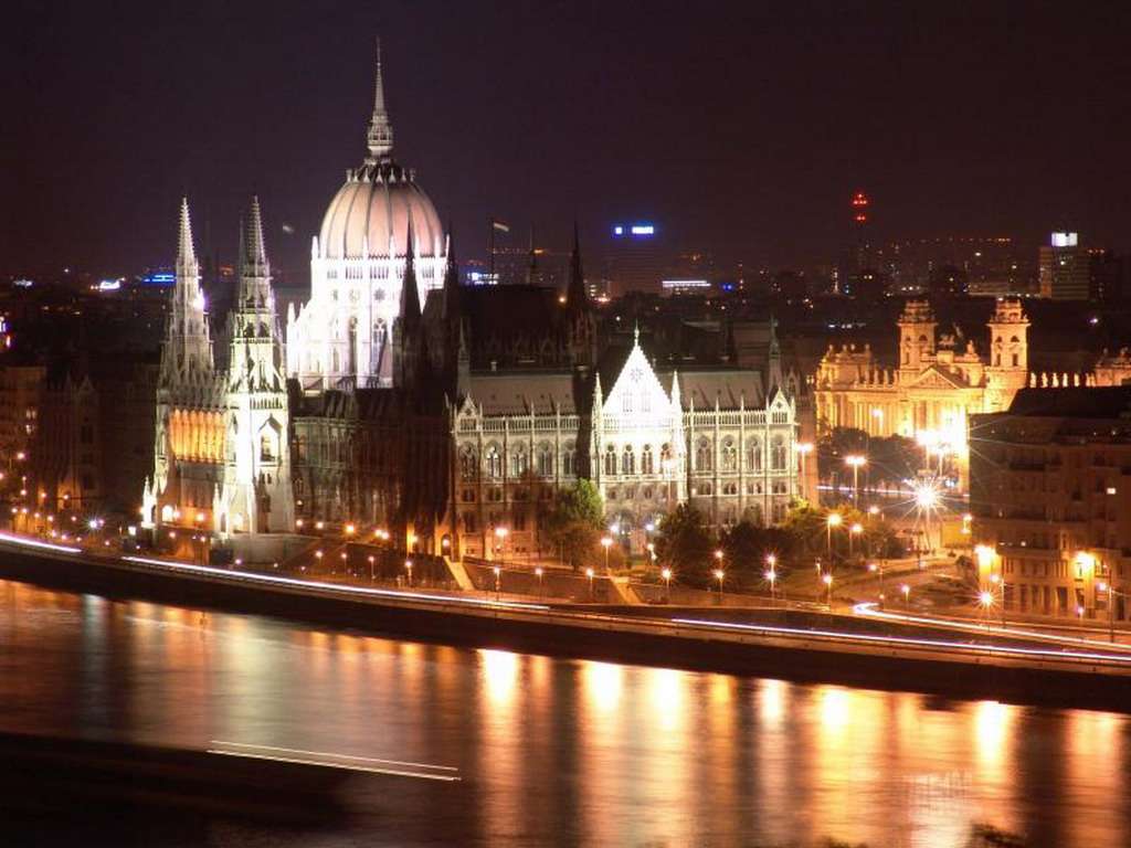布达佩斯多瑙河两岸布达城堡区和安德拉什大街 Budapest including the Banks of the Danube the Buda Castle Quarter and Andráss