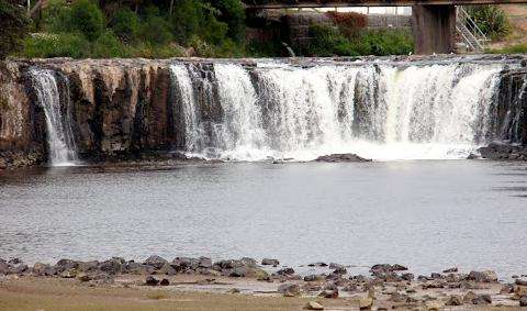 哈鲁鲁瀑布 Haruru Falls