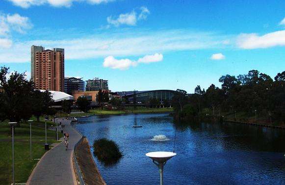 多伦斯河 River Torrens