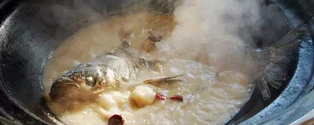 铁锅炖野生杂鱼的家常做法 铁锅炖野生杂鱼怎么做