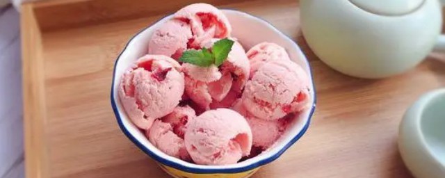 草莓冰激凌的家常做法 草莓冰激凌的家常做法是什么