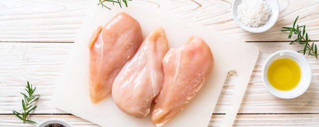 鸡胸肉可以做什么菜好吃又简单 鸡胸肉能做什么菜好吃又简单