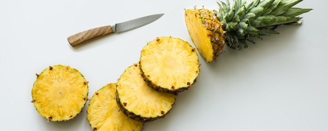 菠萝快速削皮方法 菠萝快速削皮的步骤