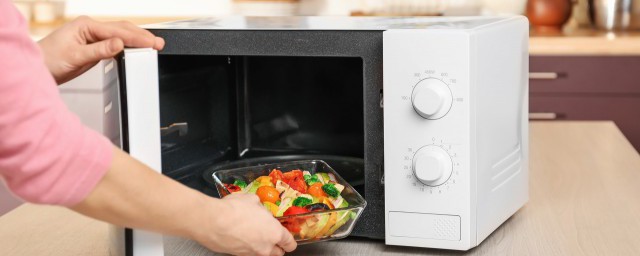 不锈钢碗能放进微波炉加热吗 不锈钢碗是否能放进微波炉加热