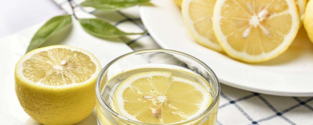菊花茶和柠檬片可以一起泡水喝吗 菊花茶和柠檬片可以一起泡水来喝