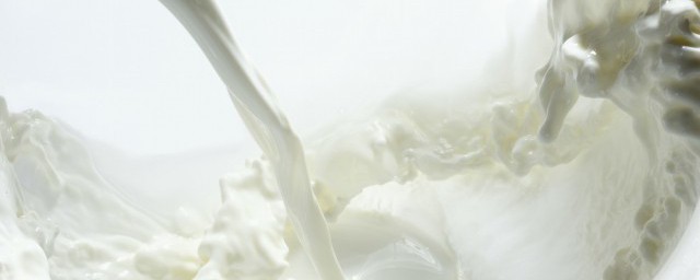 脱脂牛奶蛋白质高还是全脂牛奶 脱脂牛奶和全脂牛奶的蛋白质差不多高对吗