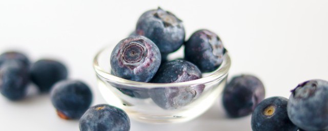 新鲜蓝莓软了还能吃吗 新鲜蓝莓软了是否可以食用