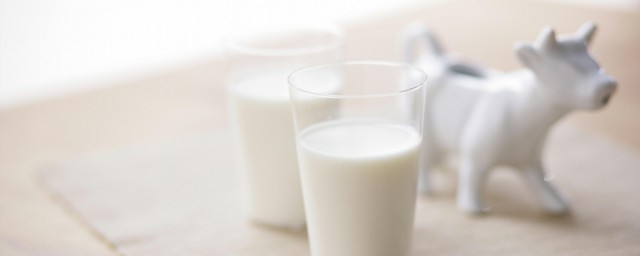 女人喝酸牛奶好还是纯牛奶好 女人喝什么奶好