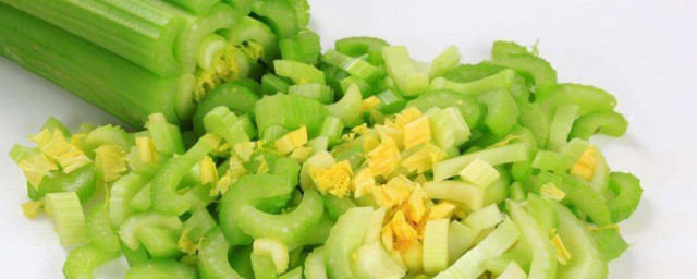 多吃芹菜能减肥的家常做法 芹菜做法
