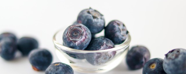 蓝莓需要剥皮吗 蓝莓的正确吃法是否需要剥皮