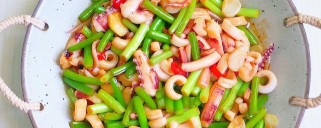 蒜苔炒鱿鱼的美味做法 蒜苔炒鱿鱼怎么做